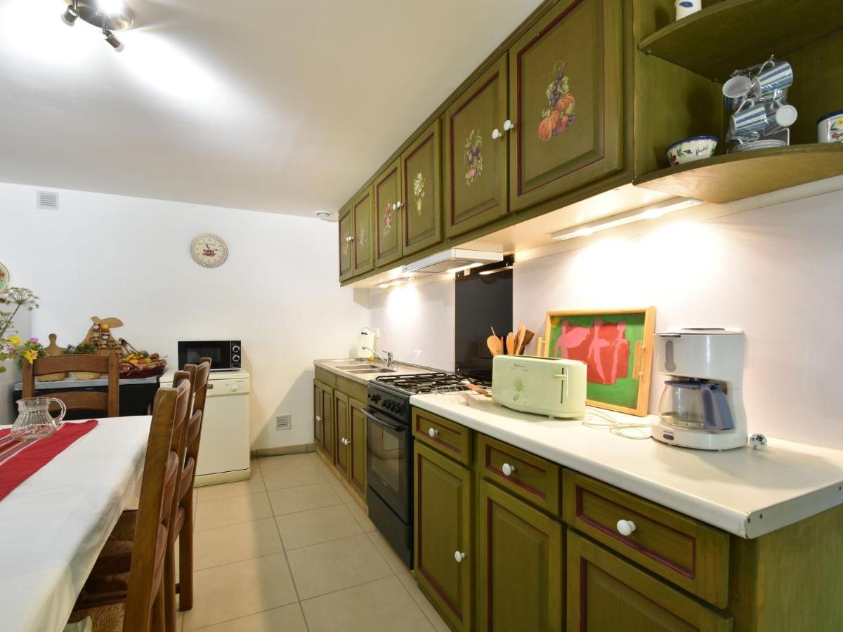Superb Holiday Home With Private Garden Yvias Eksteriør bilde