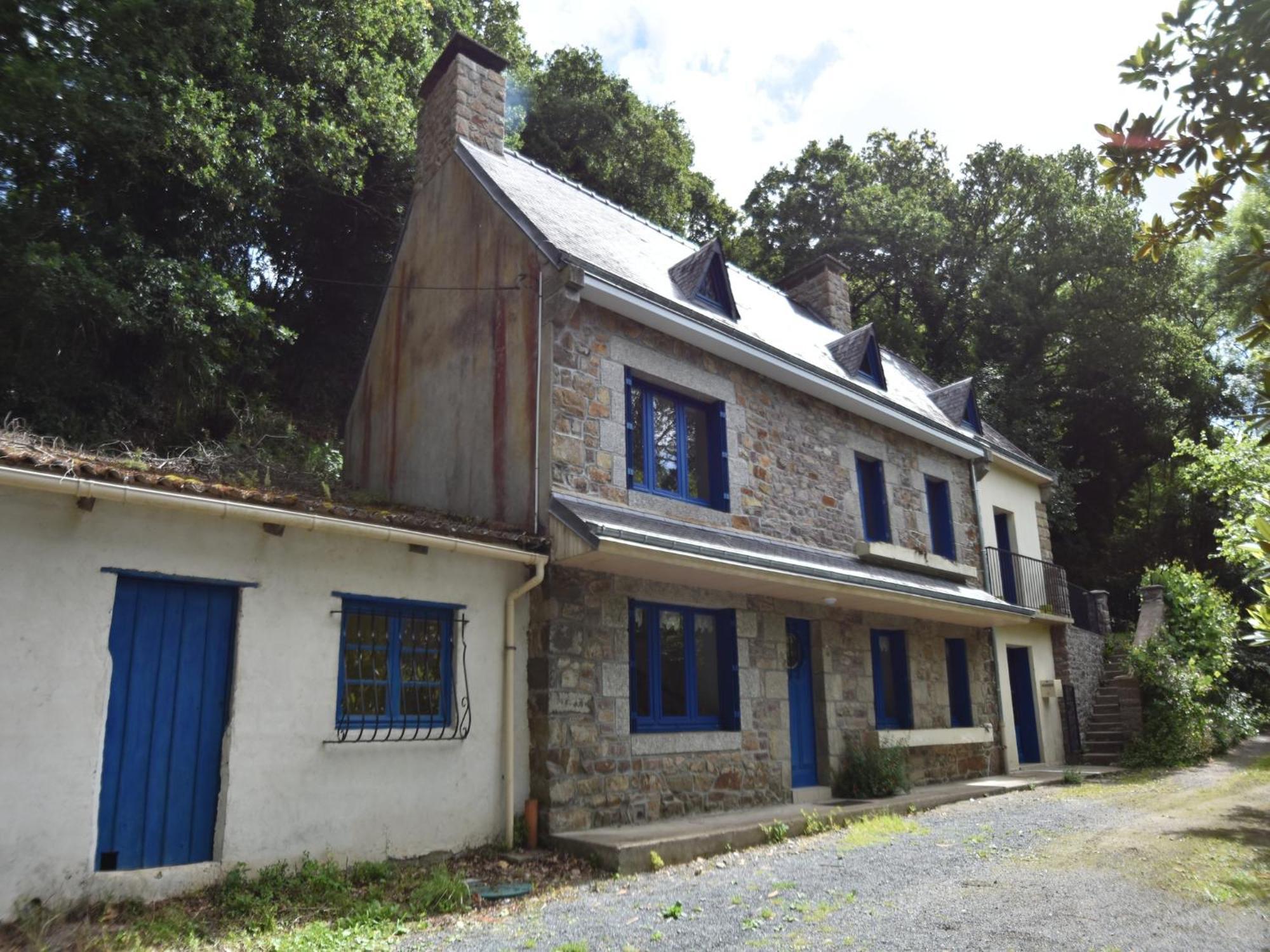 Superb Holiday Home With Private Garden Yvias Eksteriør bilde